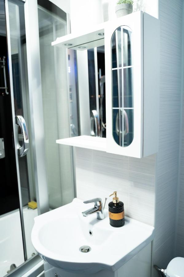 Апартаменты Apartament Luxury Гура-Гуморулуй Экстерьер фото
